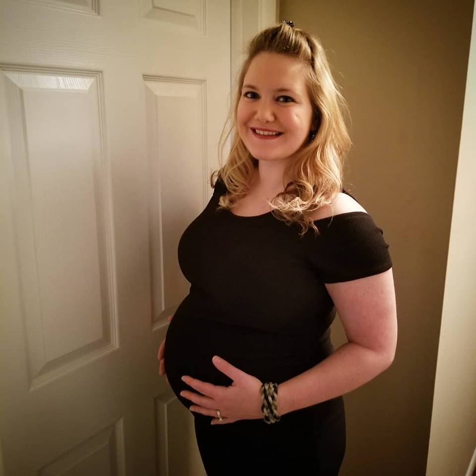 Danielle, Realm of Vibes blogger, pregnant