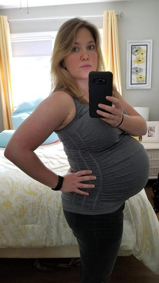 Danielle, Realm of Vibes blogger, pregnant